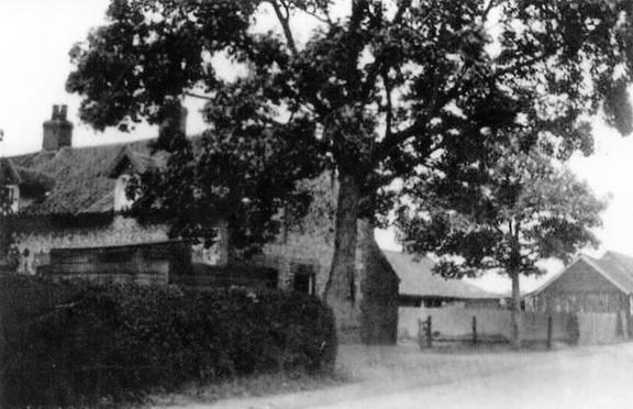 The Crown and its barns before 1925