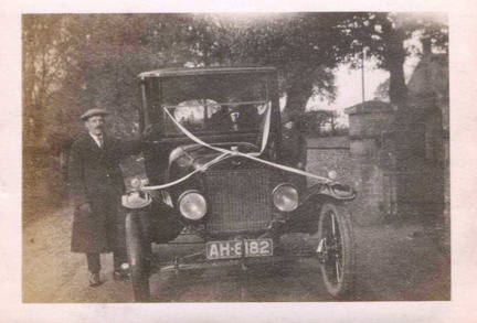 Wedding car for Percy Bloy and Sarah Pattingale, 1926