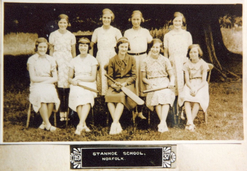 Stanhoe school rounders team, 1937
