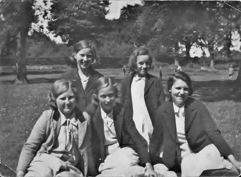 Stanhoe schoolgirls, 1938 or 1939