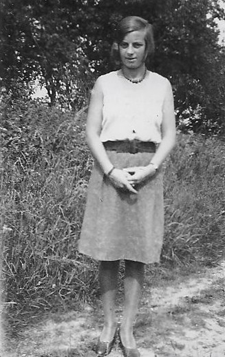 1932 - Iris Mignon Calver - (Miggie.) | Stanhoe Archive photos